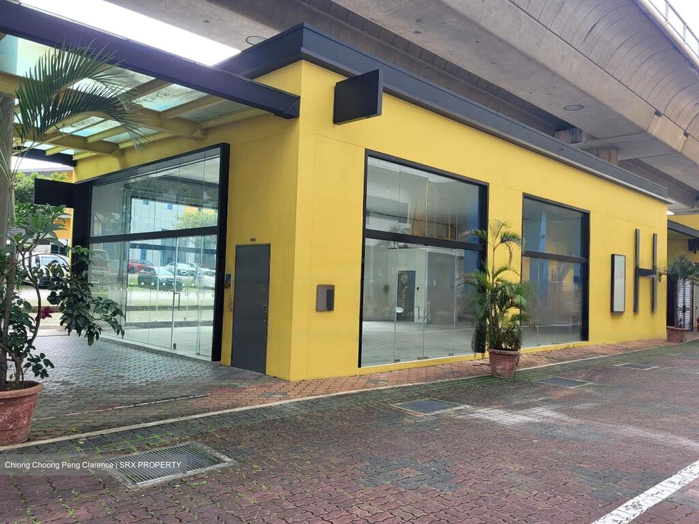 Tradehub 21 (D22), Retail #478688621